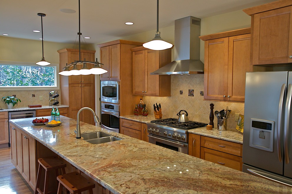 Transitional kitchen photo in Raleigh