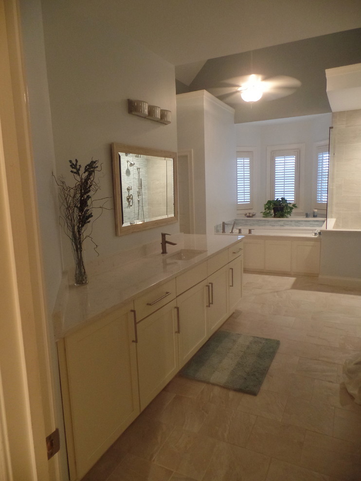Large transitional master bathroom in Nashville with an undermount sink, shaker cabinets, white cabinets, engineered quartz benchtops, an undermount tub, a shower/bathtub combo, a two-piece toilet, gray tile, porcelain tile, blue walls and porcelain floors.