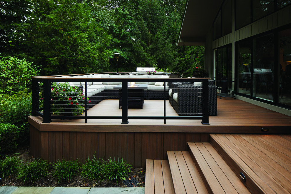 Inspiration for a modern deck in Chicago.
