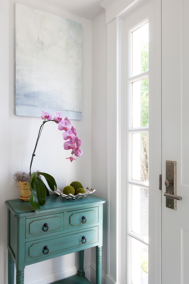 Entryway - coastal entryway idea in New York