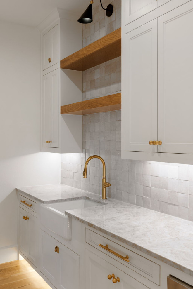 Transitional kitchen photo in Dallas