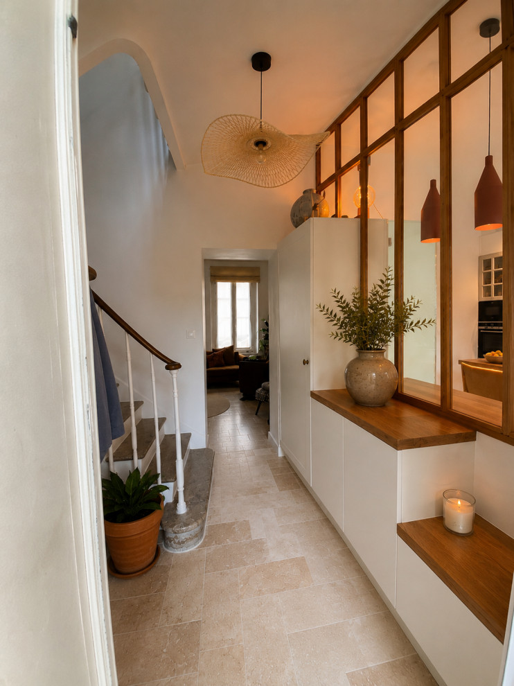 Entrée sur mesure avec rangements intégrés et verrière atelier