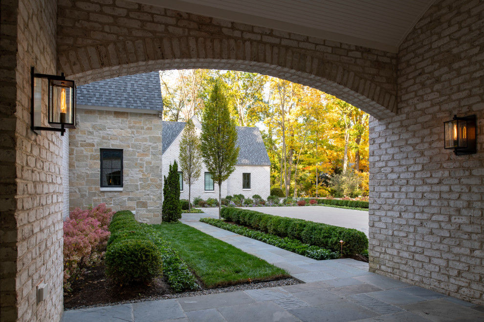 Inspiration for a mid-sized traditional front yard stone walkway in Detroit.