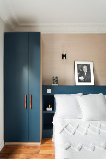 Camera da letto con pareti blu e carta da parati - Foto, Idee, Arredamento  - Febbraio 2024