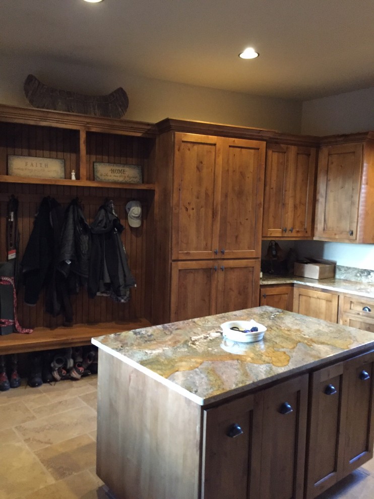 Laundry room - rustic laundry room idea