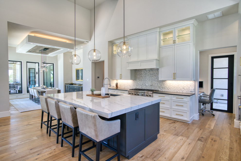 Example of a transitional kitchen design in Austin