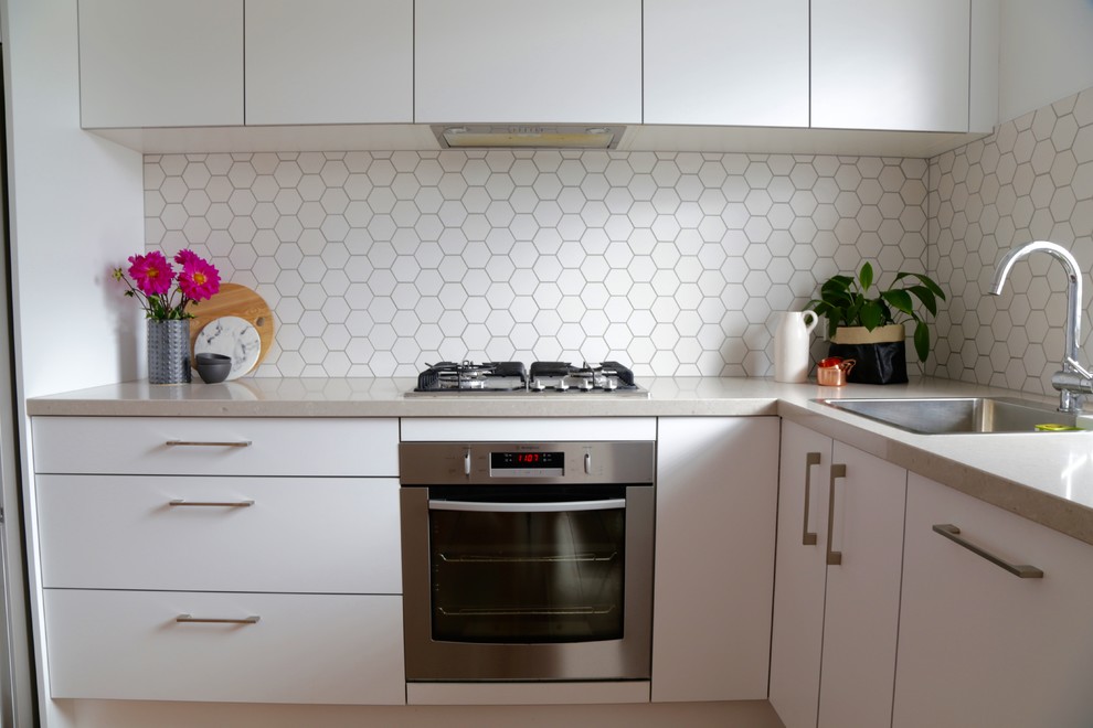 Small contemporary kitchen in Sydney.