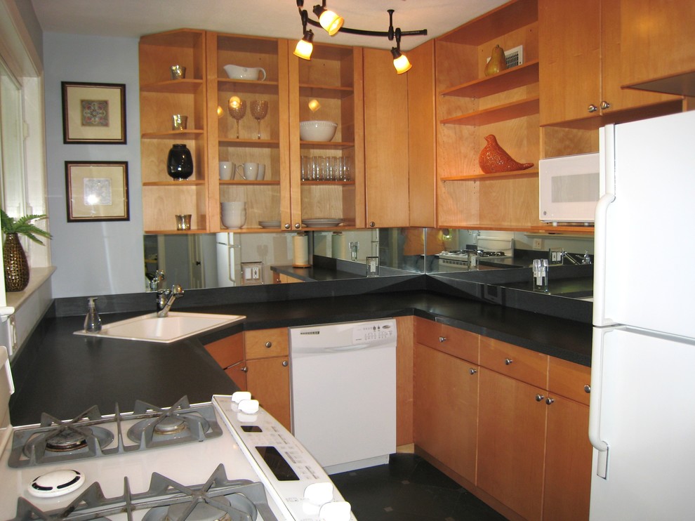 Kitchen - transitional kitchen idea in DC Metro