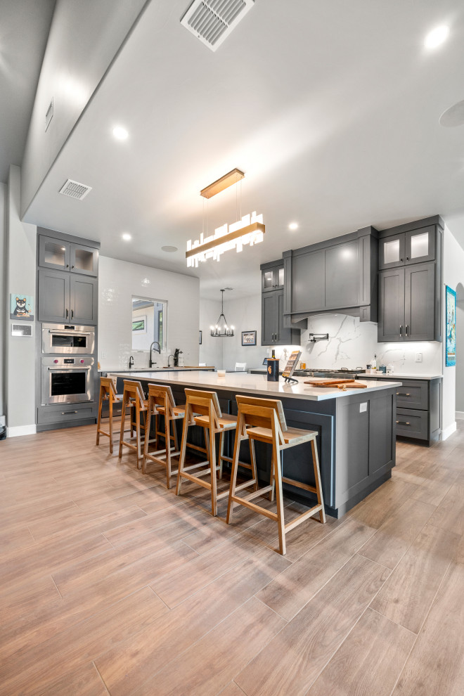 Kitchen - transitional kitchen idea in Austin