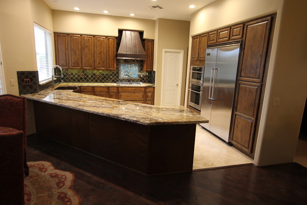Kitchen - contemporary kitchen idea in Phoenix