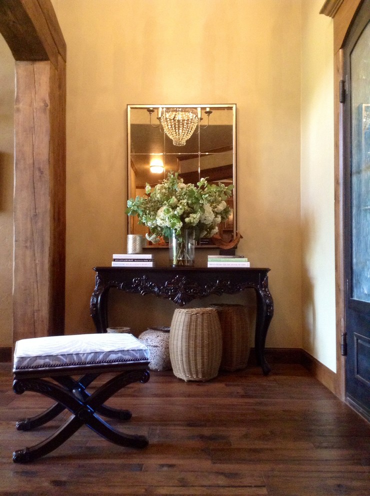 Example of a mountain style entryway design in Oklahoma City