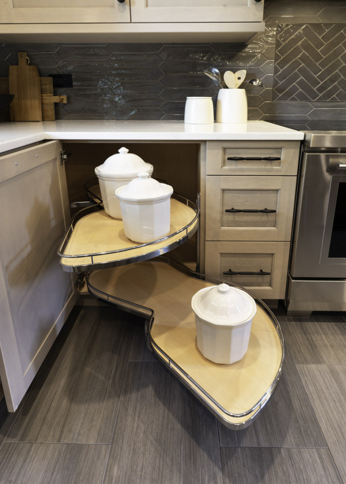 Inspiration for a transitional kitchen remodel in Chicago