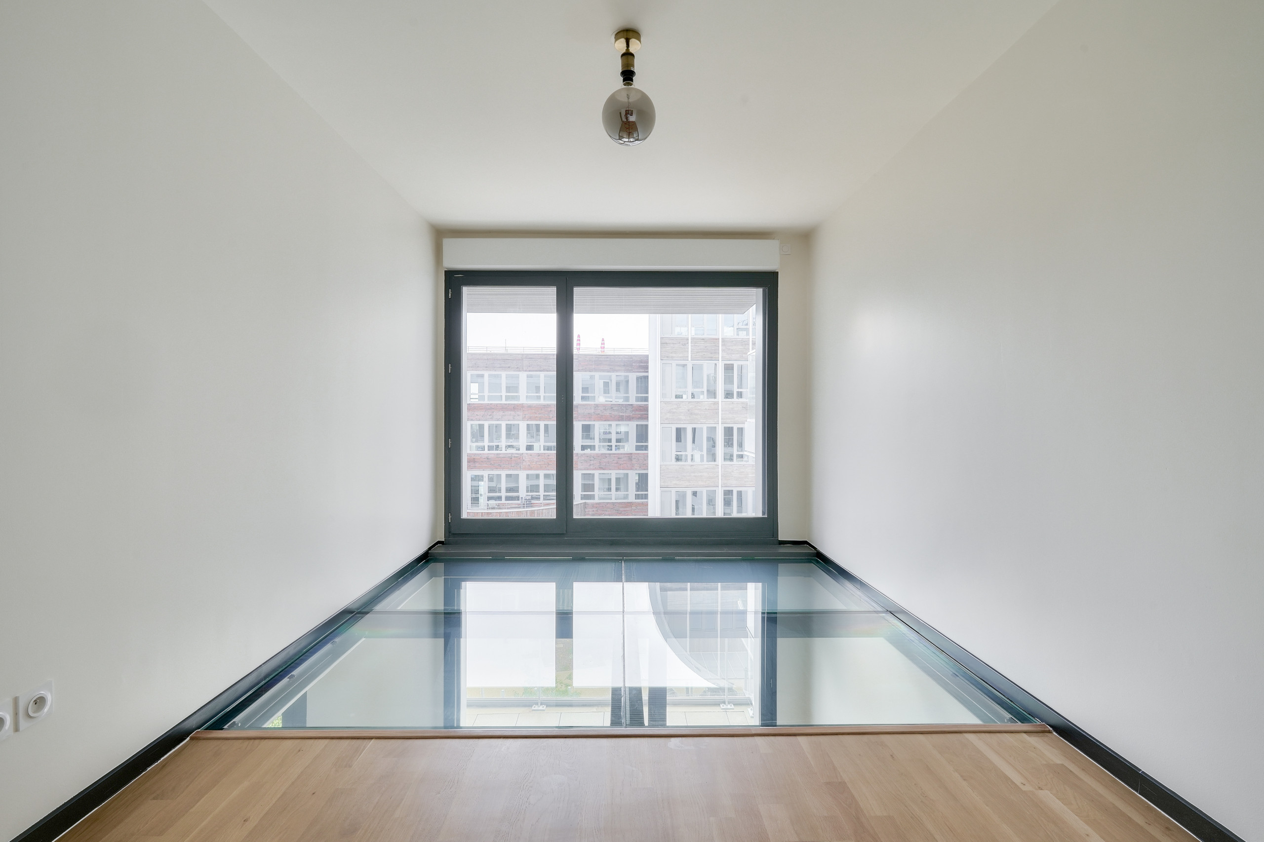 Création d'une mezzanine vitrée