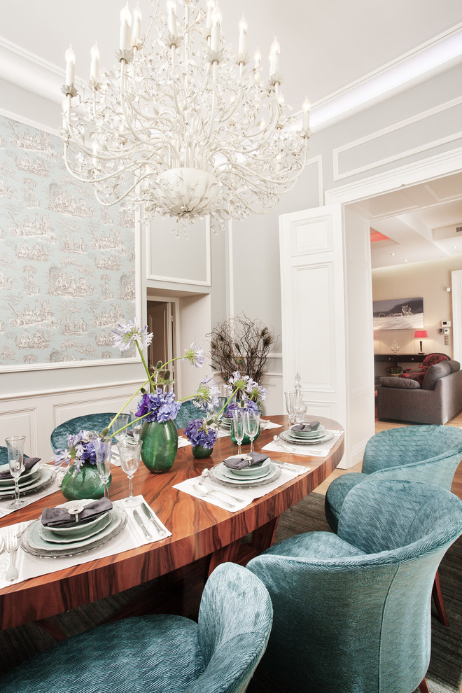 Inspiration for a mid-sized transitional separate dining room in Toulouse with grey walls.