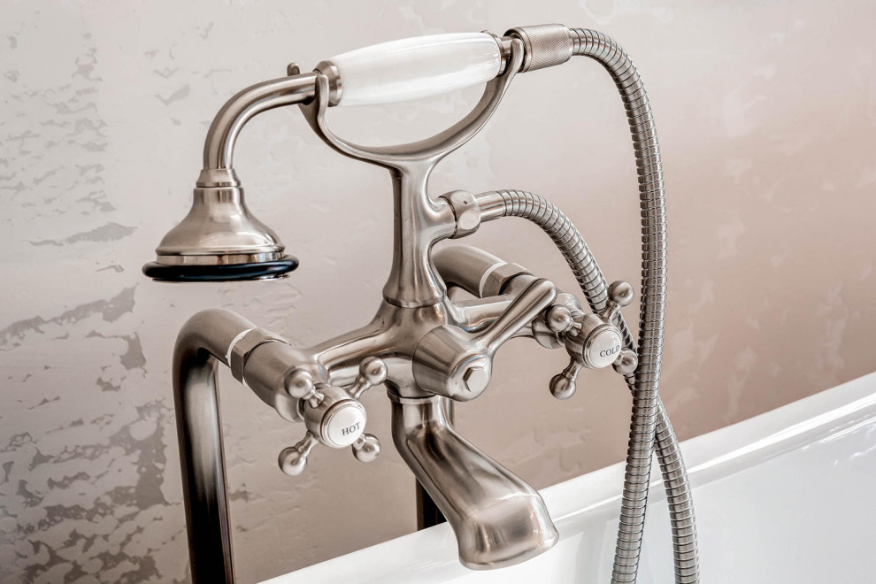 Desert Holly Punk Metal Bathroom