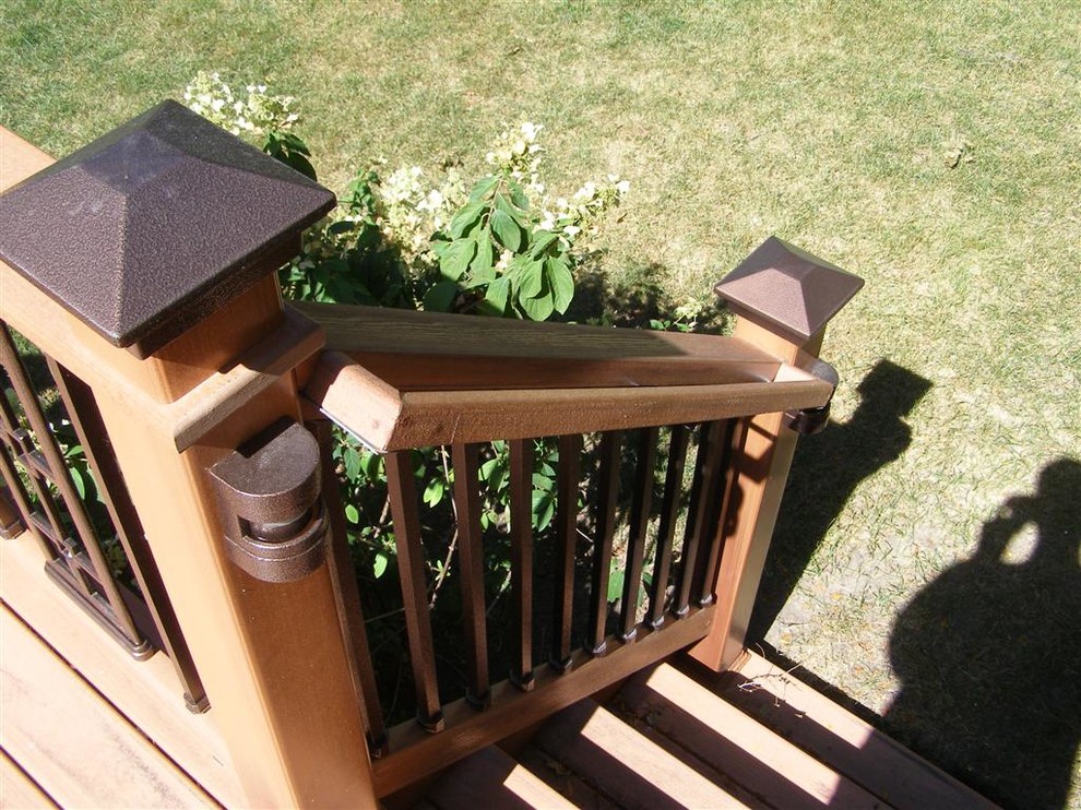 Inspiration for a timeless deck remodel in Chicago