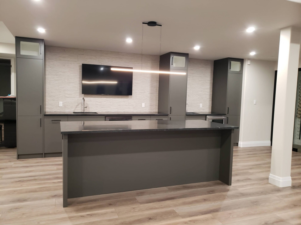 Example of a transitional home design design in Toronto