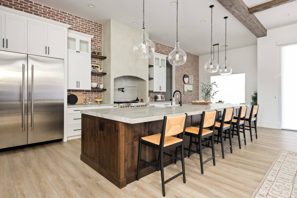 Kitchen - rustic kitchen idea in Las Vegas