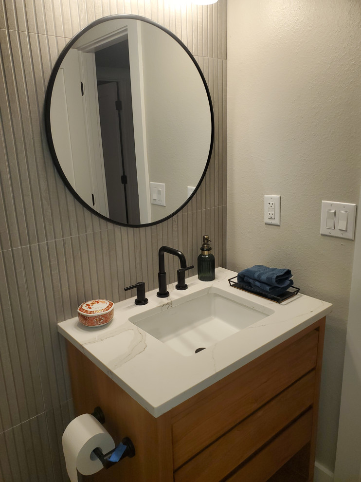 Example of a transitional home design design in Austin