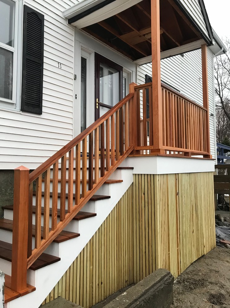 Small traditional deck in Boston with a roof extension.