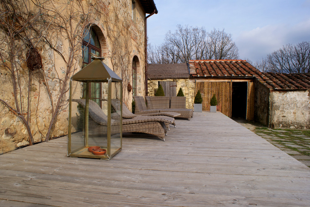 Inspiration for a country deck in Florence.