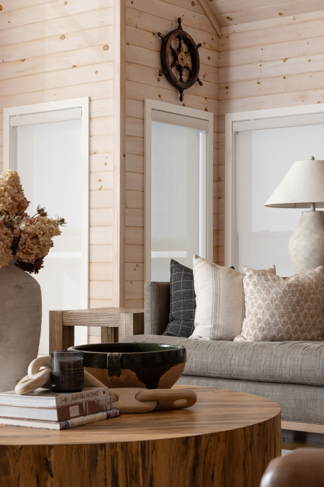 Example of a transitional home design design in Toronto