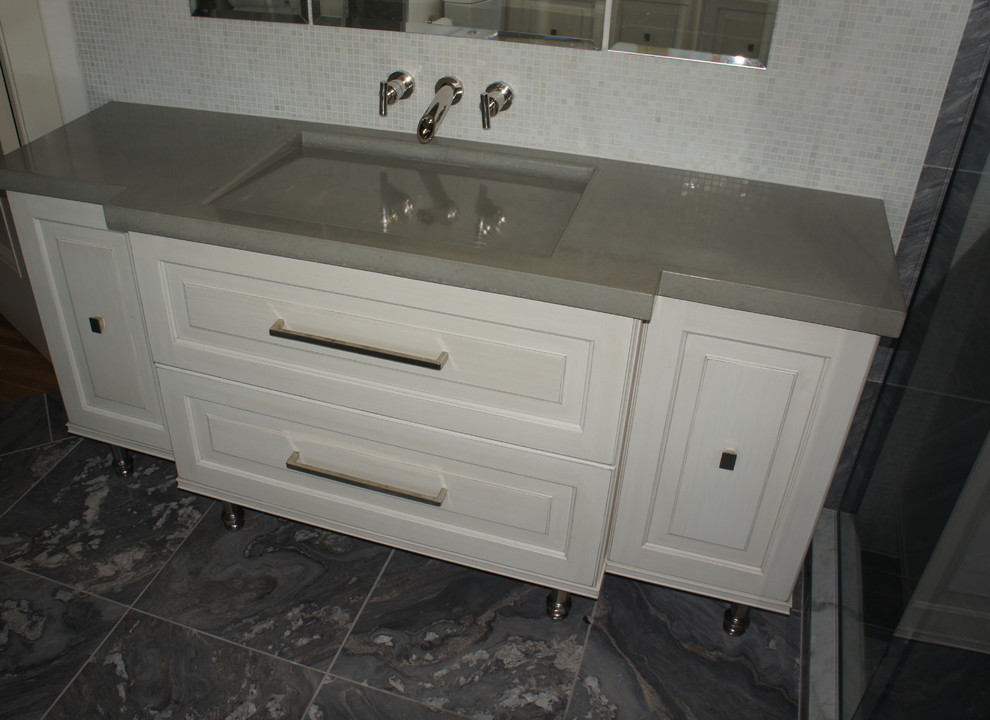 Bathroom - transitional bathroom idea