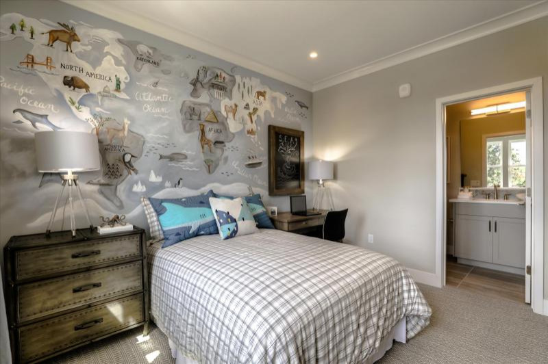 Свежая идея для дизайна: гостевая спальня (комната для гостей) с ковровым покрытием и бежевым полом - отличное фото интерьера