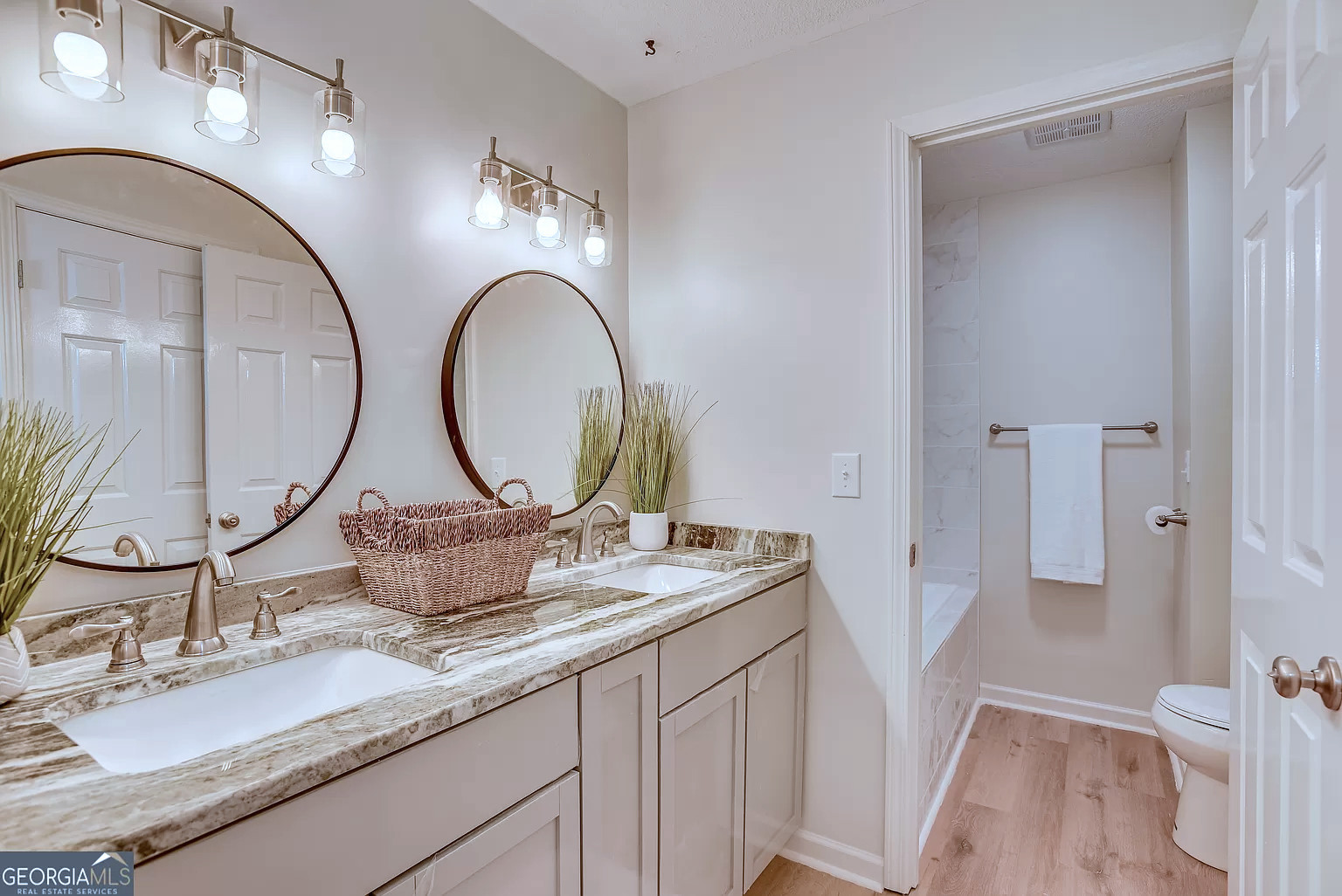 Hickory Oak Master Bath