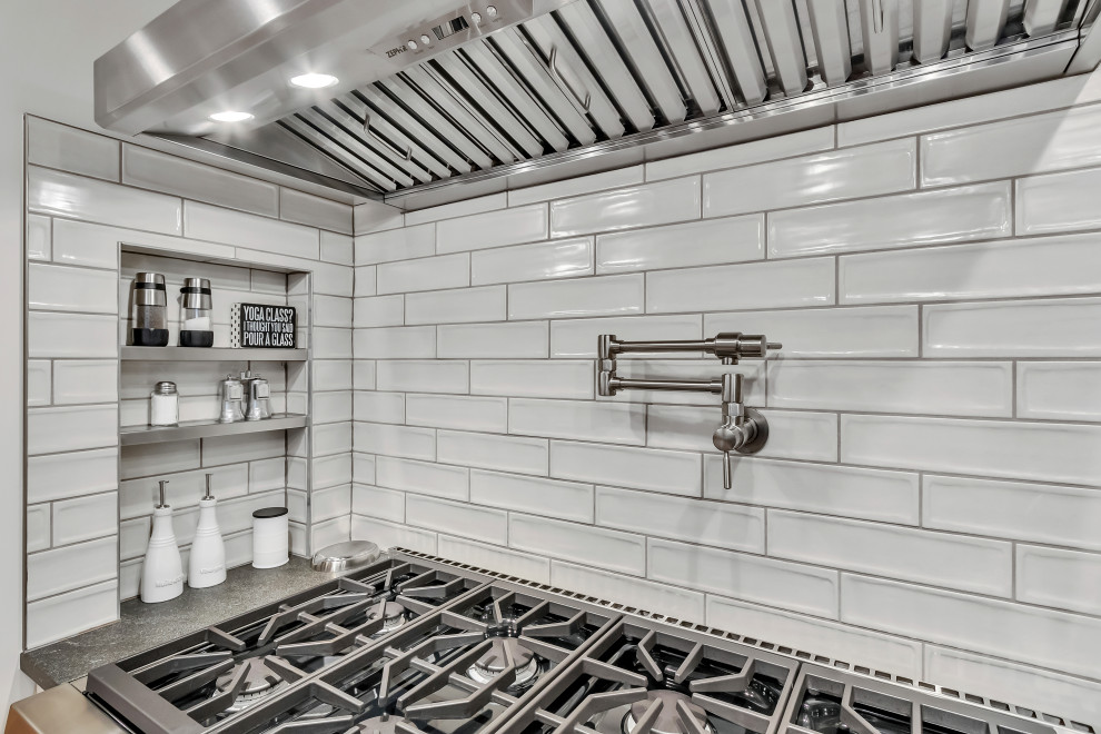 Transitional kitchen photo in Detroit