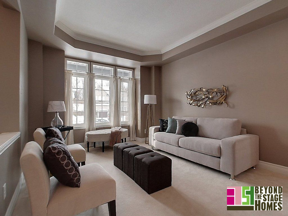 This is an example of a transitional home design in Toronto.