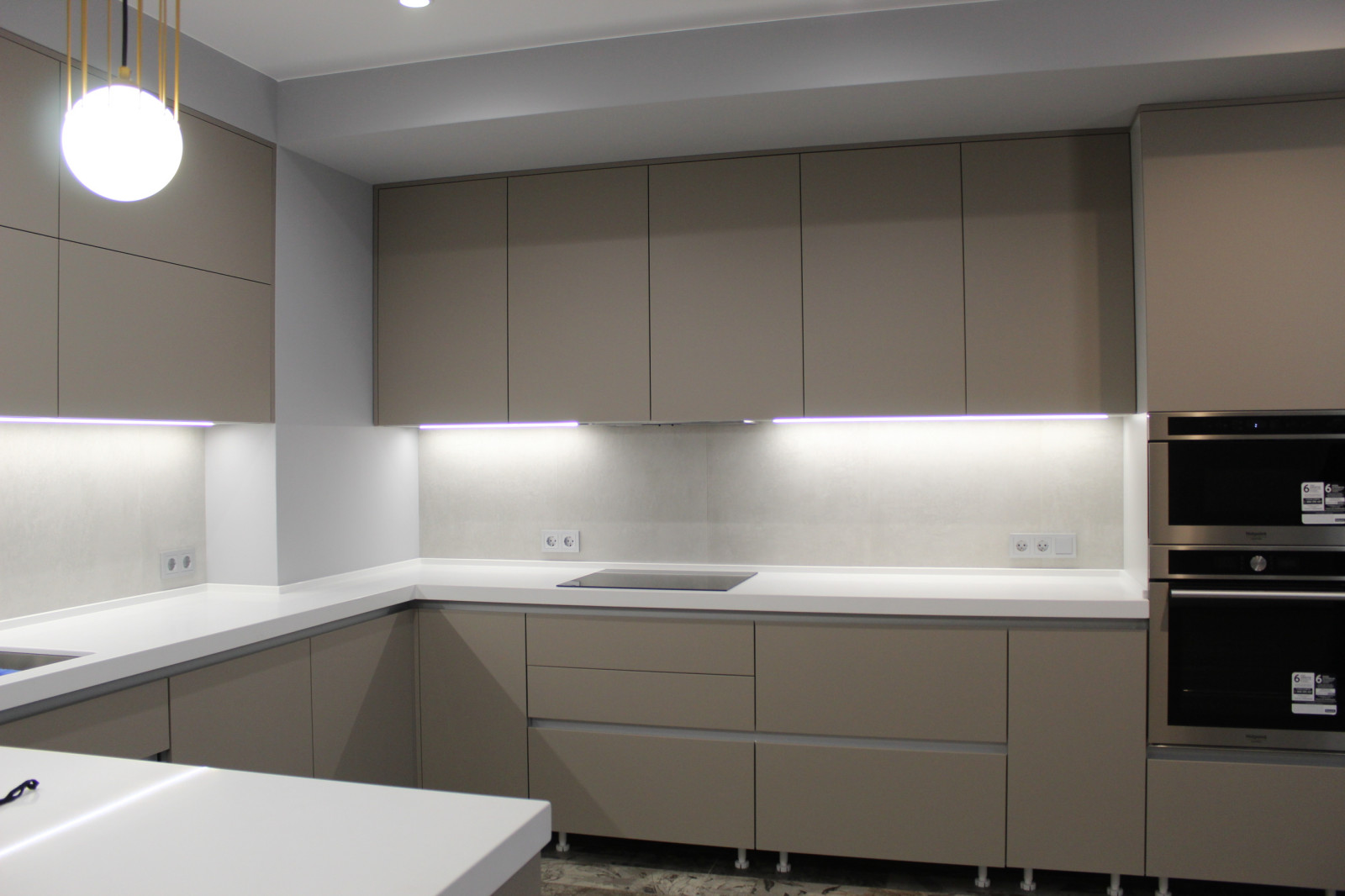 Четырехкомнатная в центре под ключ по дизайн-проекту