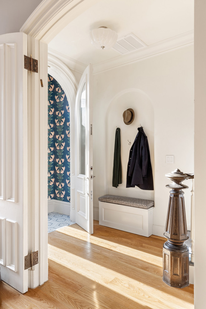 Transitional entryway photo in New York