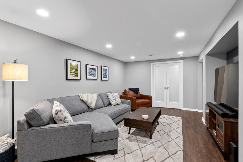 Basement - mid-sized transitional underground vinyl floor basement idea in Milwaukee