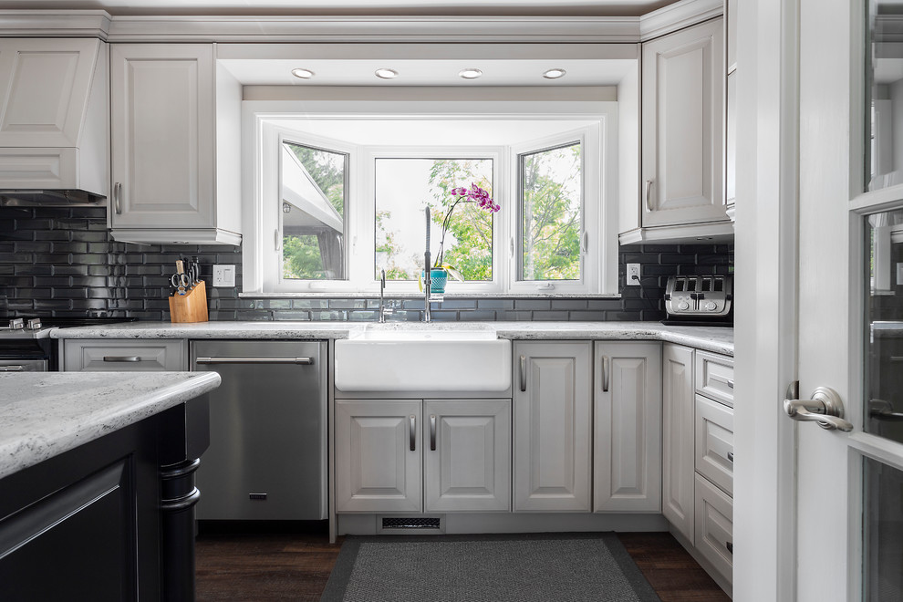 Inspiration for a transitional home design remodel in Toronto
