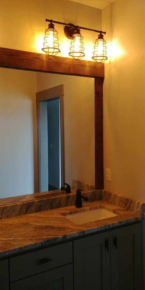 Home design - rustic home design idea in Omaha
