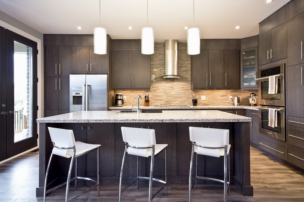Mid-sized modern l-shaped eat-in kitchen in Chicago with flat-panel cabinets, light wood cabinets, quartz benchtops, with island and multi-coloured benchtop.