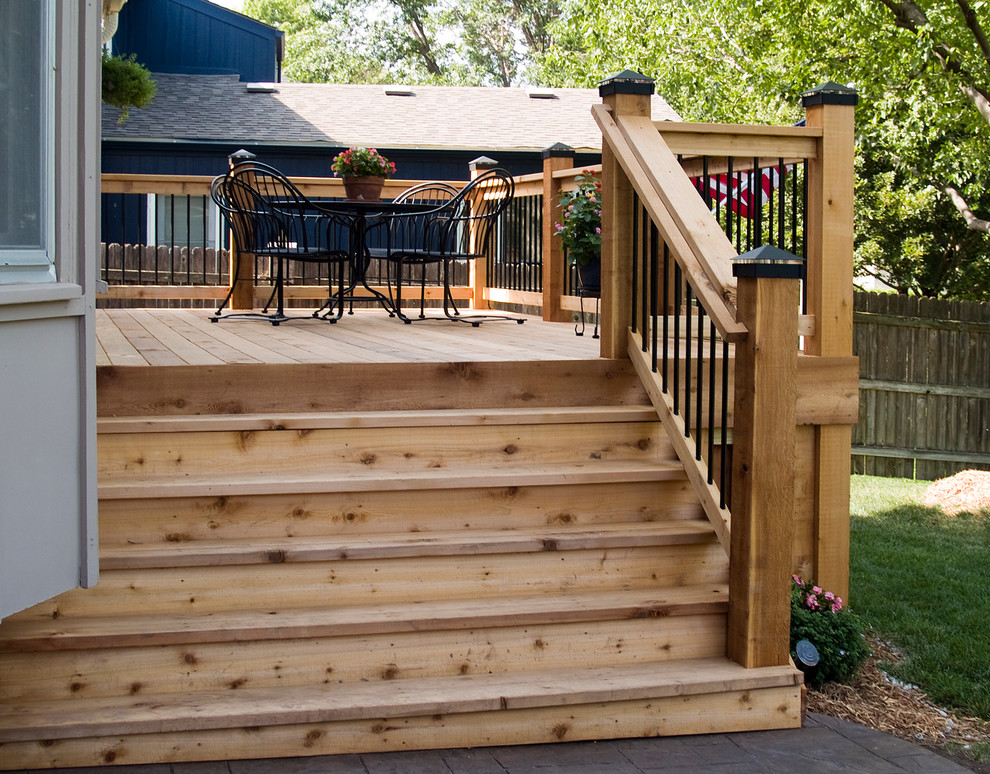 Inspiration for a traditional deck in Kansas City.