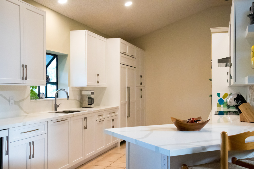 Example of a transitional home design design in Miami