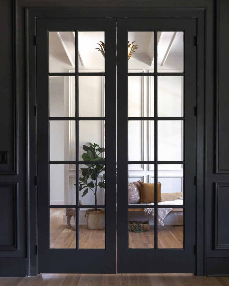 Inspiration for a transitional home design remodel in Atlanta