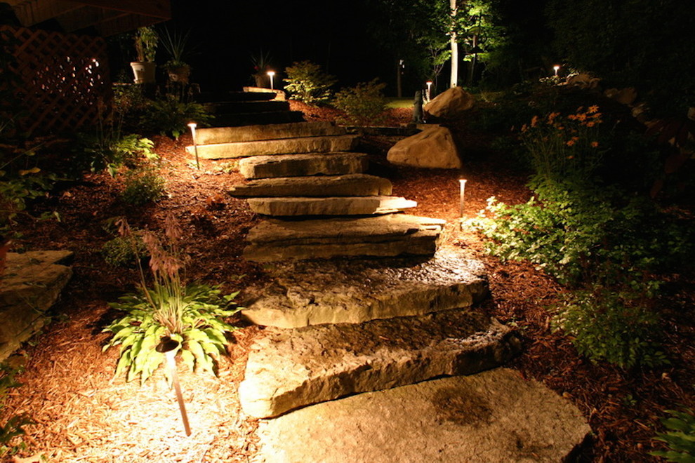 Design ideas for a mid-sized sloped garden for spring in Phoenix with natural stone pavers.