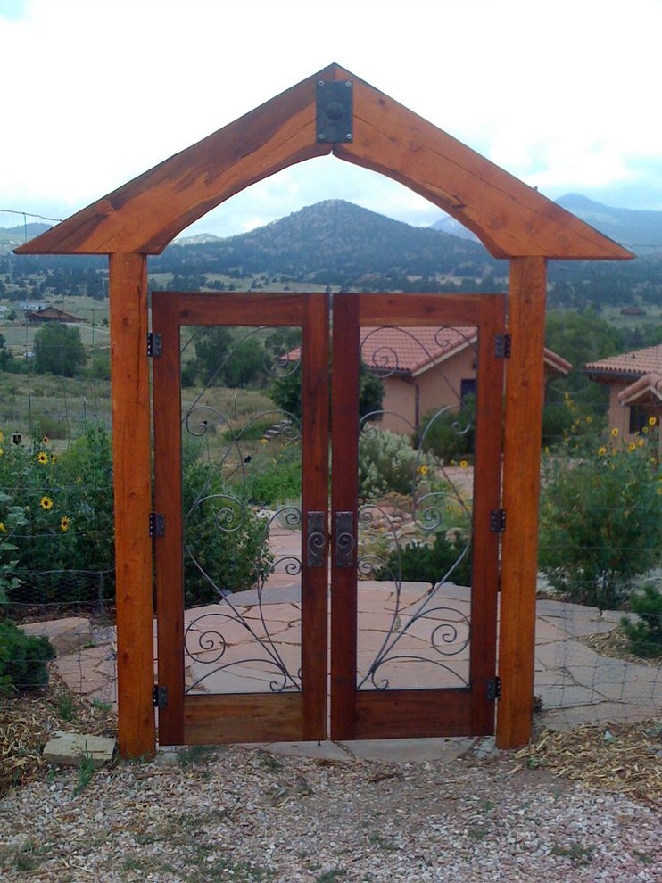 Design ideas for a rustic landscaping in Denver.