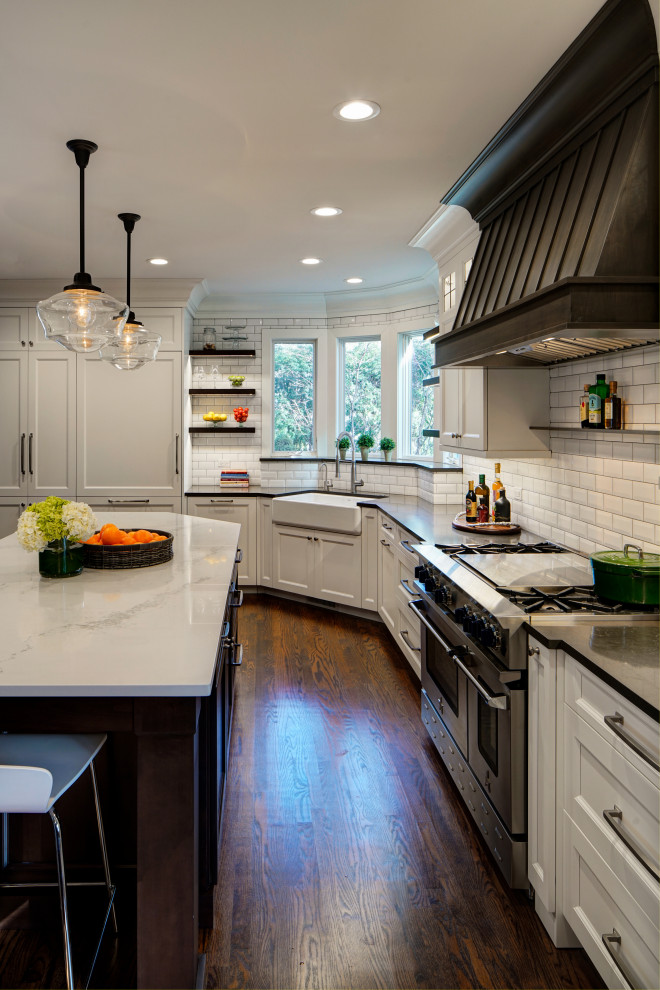 Example of a transitional kitchen design in Chicago