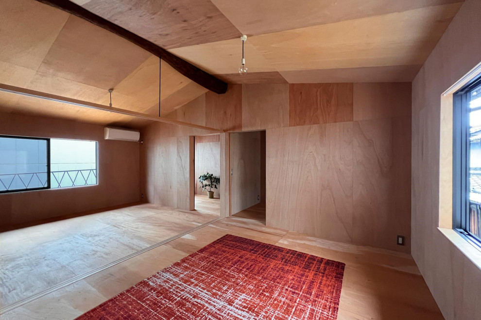 Ispirazione per una piccola cameretta da letto con pareti marroni, pavimento marrone, soffitto ribassato e pareti in legno