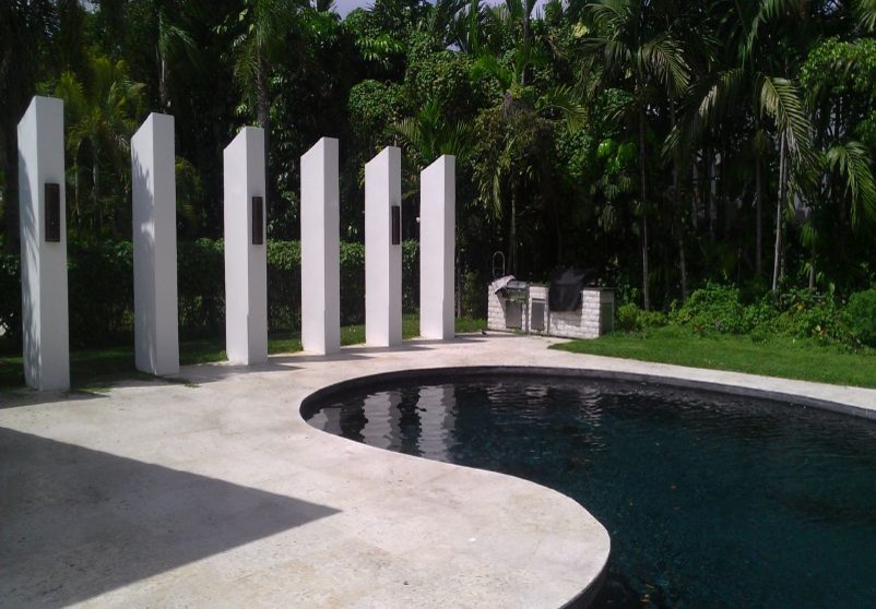 Inspiration for a modern pool in Miami.