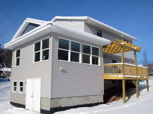 Custom Deck contemporaneo-terraza-y-balcon