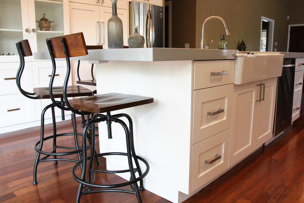 Example of a transitional kitchen design in Orange County