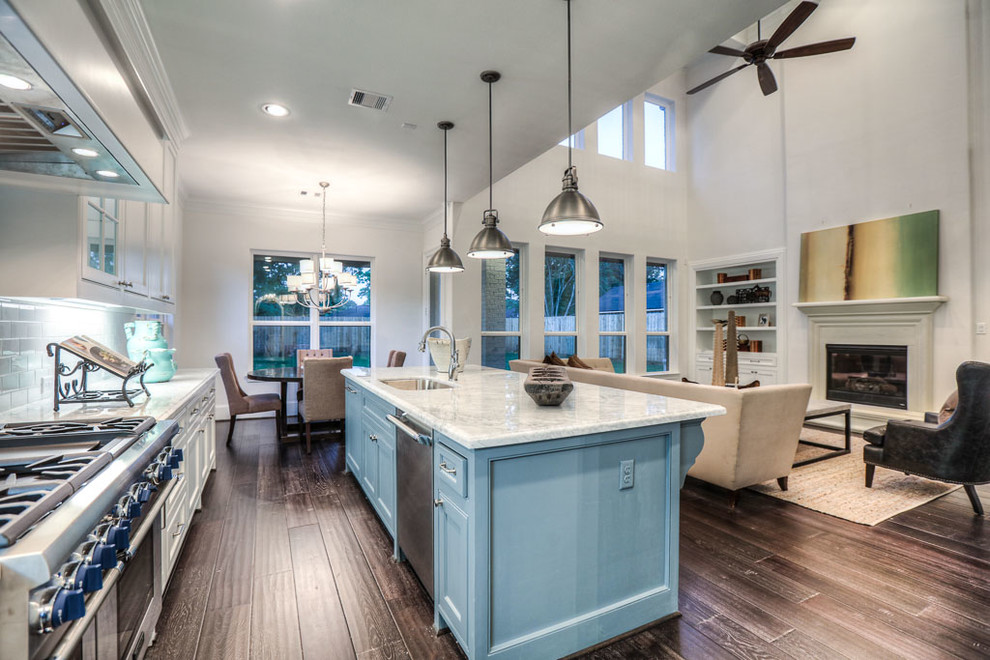 Inspiration for a transitional kitchen remodel in Houston
