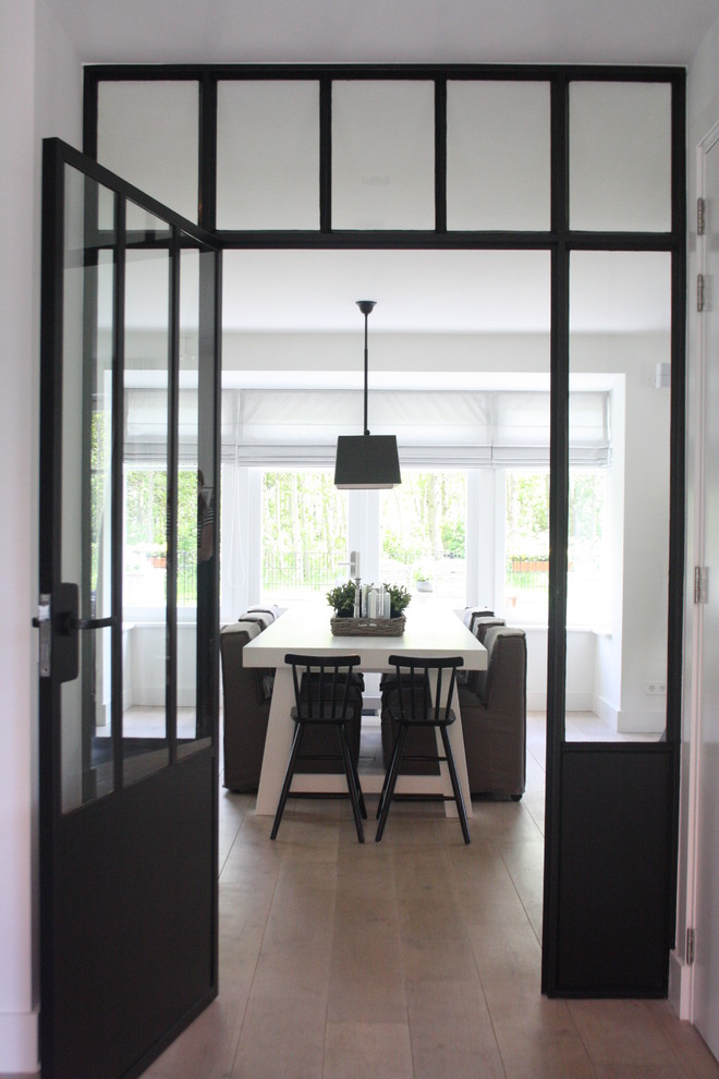 Photo of a contemporary entryway in Amsterdam with a single front door.