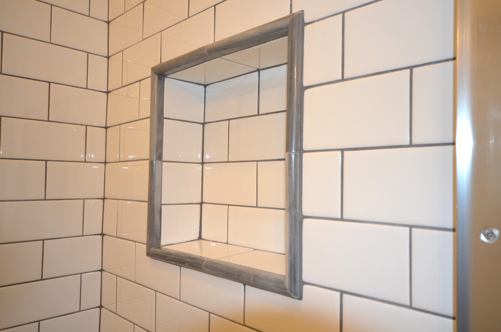 Example of a transitional home design design in Chicago